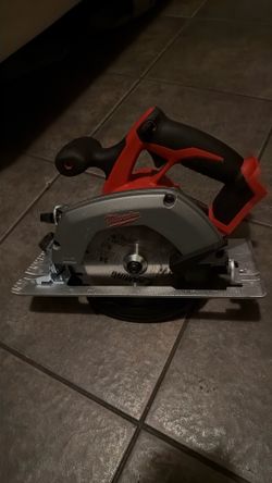 Milwaukee M18 18V Lithium-lon Cordless 6-1/2 in. Circular Saw (Tool-Only)