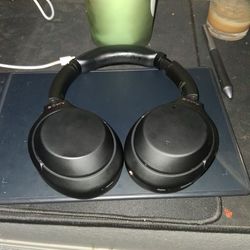XM 4 headphones 