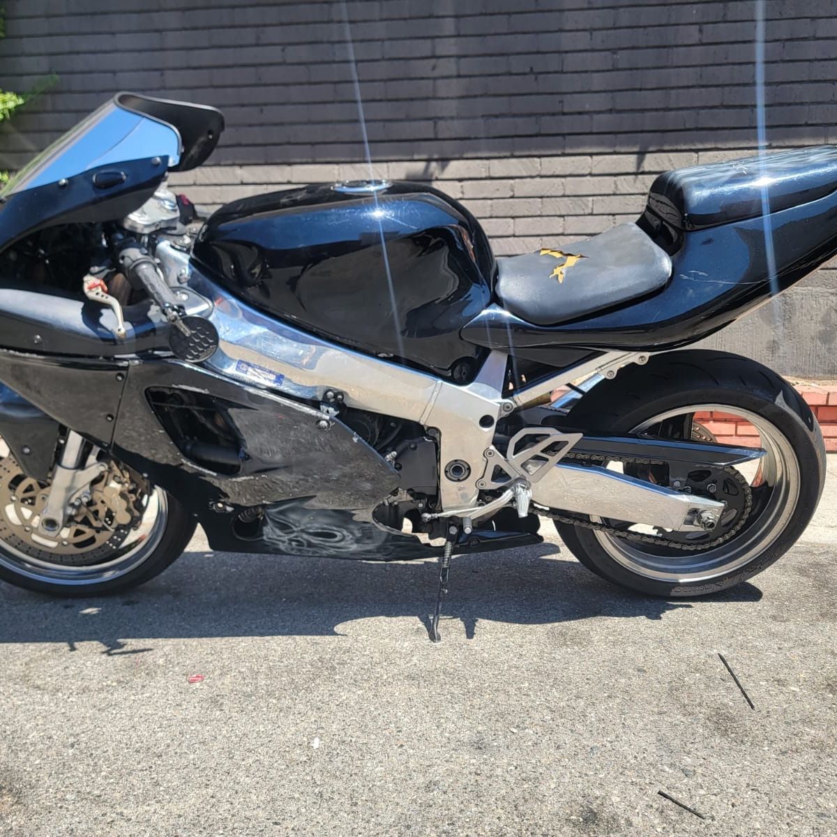 1997 kawasaki ZX7R for Sale in Los Angeles, CA - OfferUp