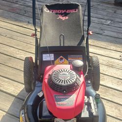 Lawnmover Troy Bilt Push With Honda Engine In Excellents Conditions 