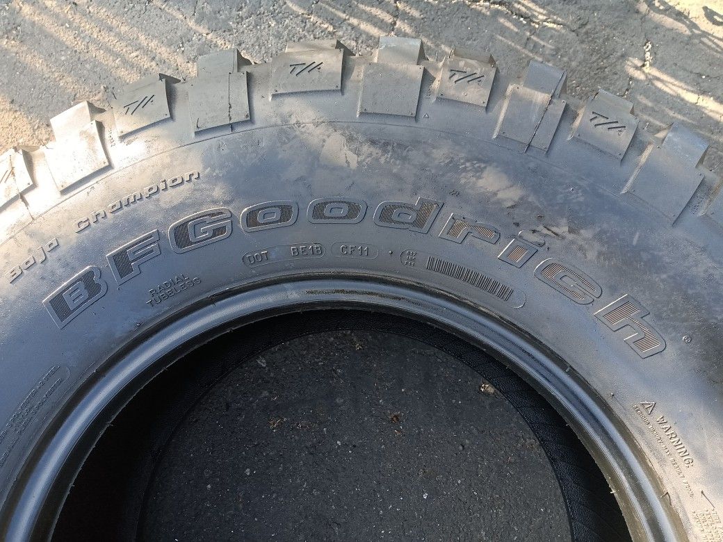 1 Llanta 35 X 12.50 R17 Bfgoodrich All Terrain