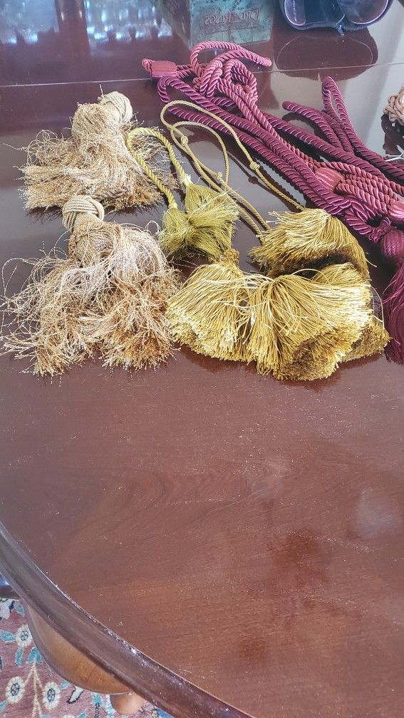 16 beautiful tassels in burgundy cream gold