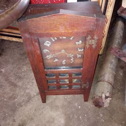 vintage waterbury 1920s oak mantle clock with pendulam and wind up keys