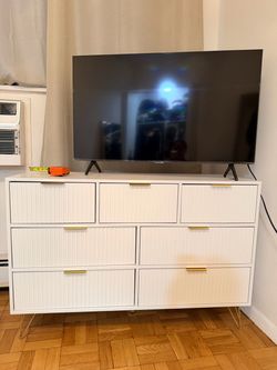 42’ inch Samsung smart TV