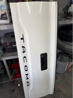 Tacoma tail gate