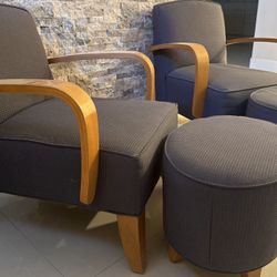 2 Lounge Chairs With 2 Ottomans