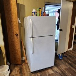  fridge  H60xw28.1/4xd29.1/2    