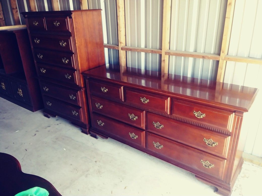 Stanley Solid Cherry Dresser Set