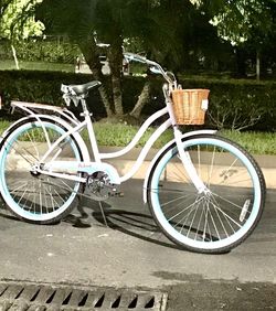 Schwinn Baywood Deluxe Beach Cruiser