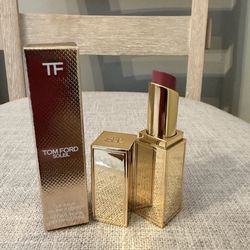 Tom ford soleil lipstick different shades available, Retail $75 labiales