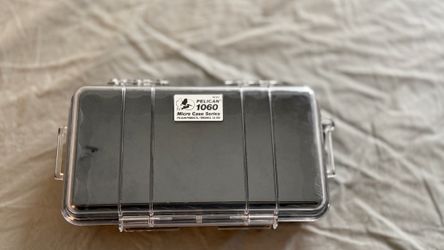 Pelican 1060 Micro Case - Waterproof, Clear Lid, Carabiner