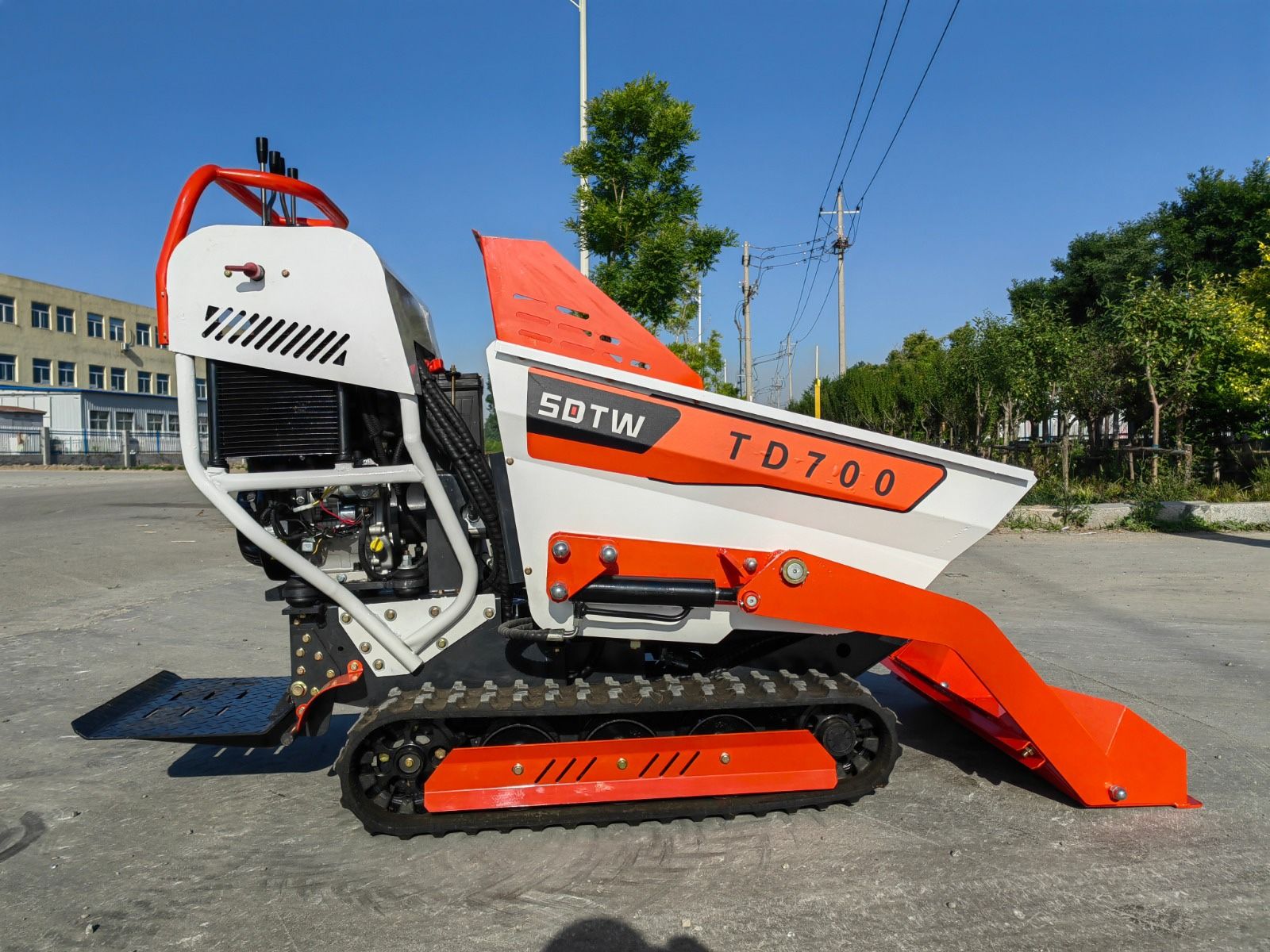 Mini dumper 700, compact tracked motorized wheelbarrow
