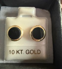 10KT Gold Black Onyx Stud Earrings