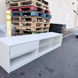 Modern TV stand with sliding glass doors and one drawer (71*15.75*16).