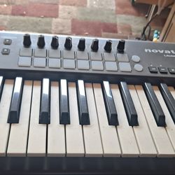 Launchkey 25 Novation 