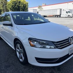 2013Volkswagen Passat  SE