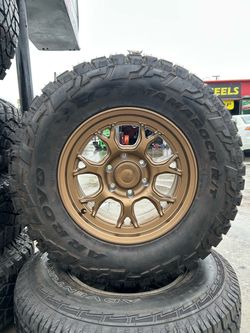 33x12.50R17 Arroyo R/T & 17’ Black Rhino