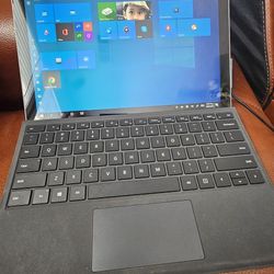 Microsoft Surface (Excellent Condition)