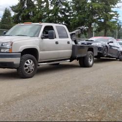 2004 Chevrolet Silverado Tow Truck 