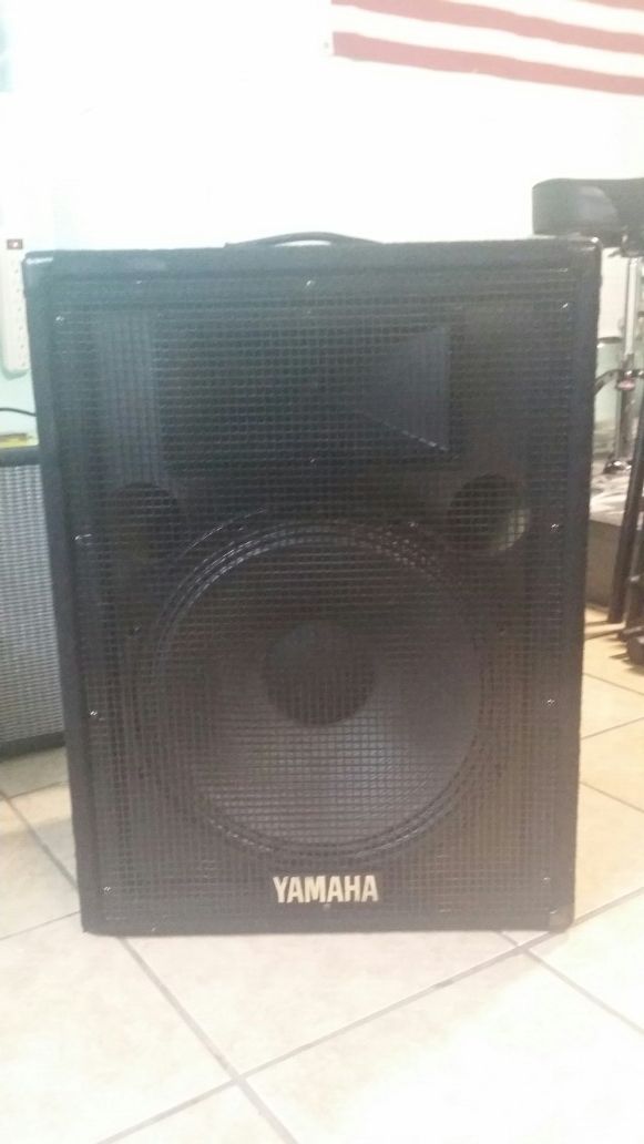 Yamaha speaker 15