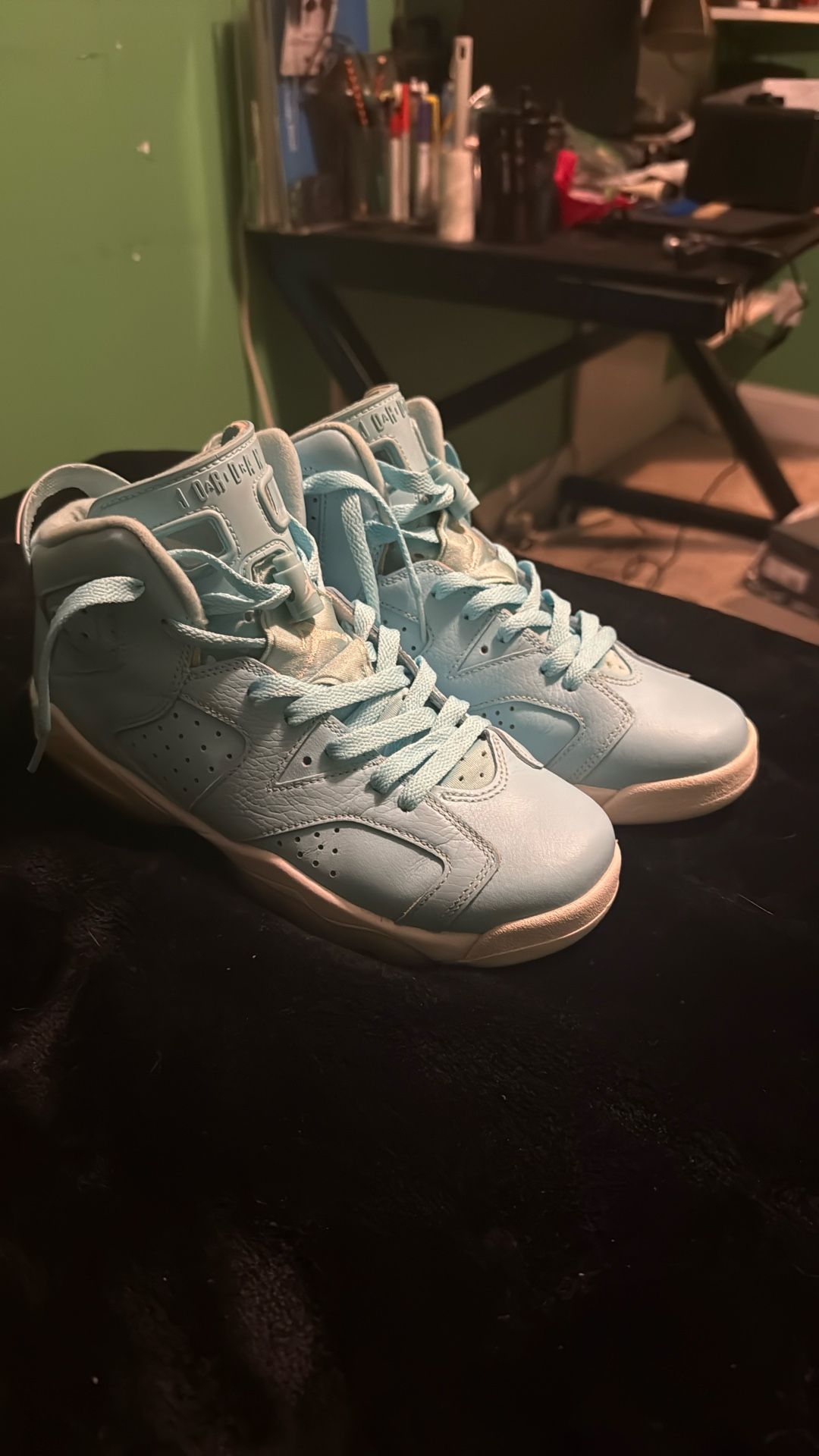 Jordan 6 Retro Pantone