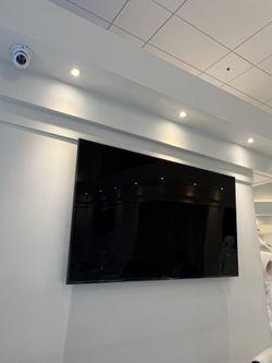 75 in. Samsung flatscreen TV w/  wall mount included