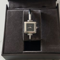  Gucci Silver Stainless Steel Swiss Made Square Bracelet Watch
