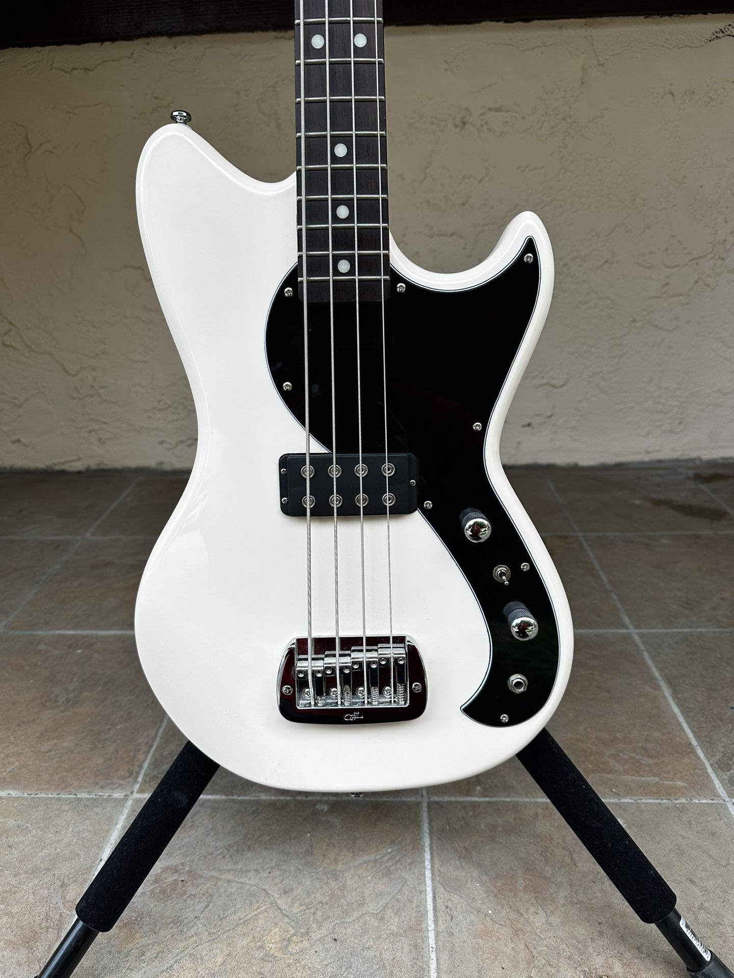 G&L Tribute Fallout Short Scale Bass Guitar - Olympic White
