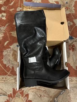 Brand New Boots Size 7 women $15