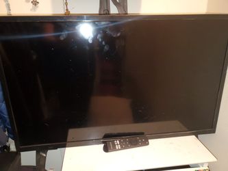 INSIGNIA TV 32 INCHES