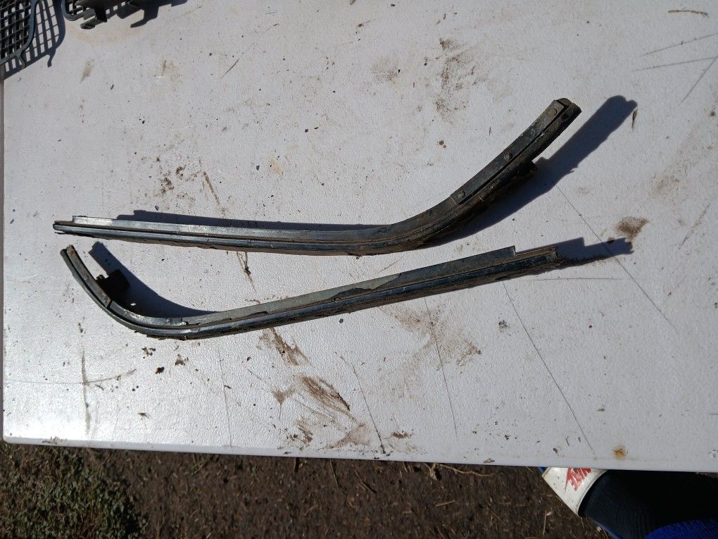 Camaro T-top Pillar Retainers 78-81