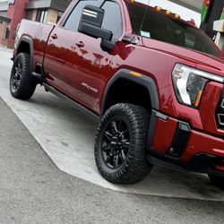 Original Fender Flares of a 2025 2500 HD GMC Sierra