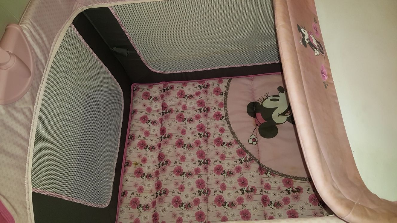 Minnie Mouse pack N play with blanket