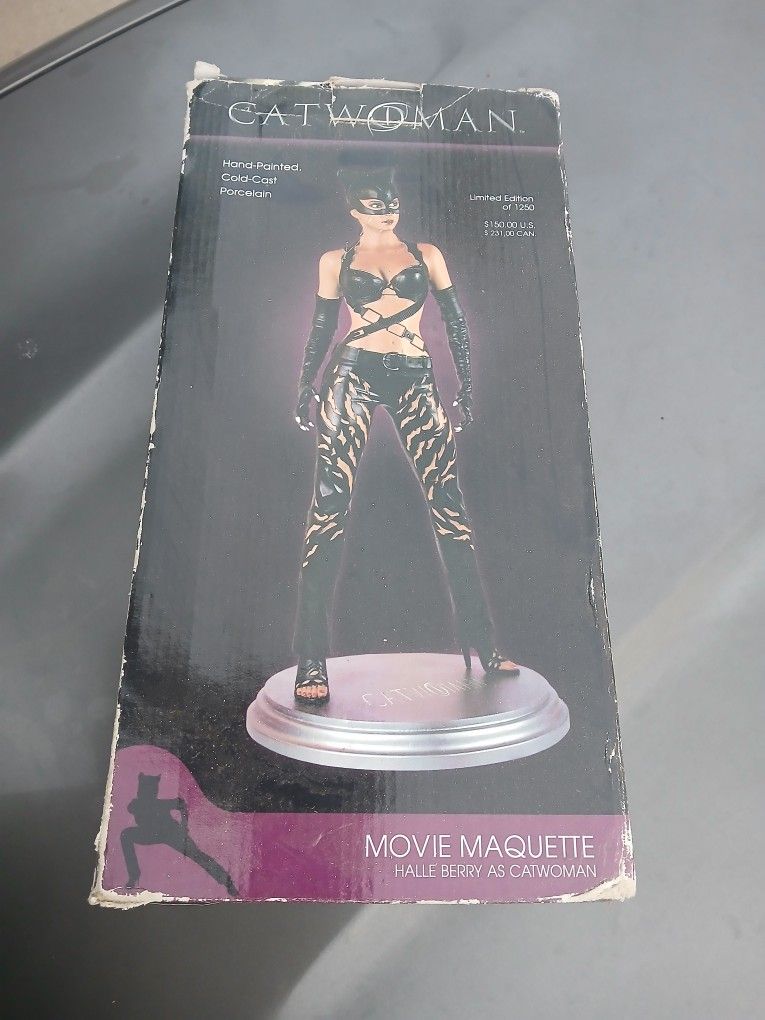 Catwoman Movie Maquette Halle Berry Limited Edition