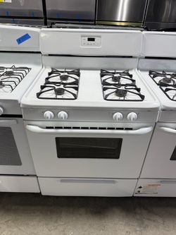 Frigidaire white 4 burner range stove