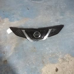 2017-2020 Nissan Rogue Front Upper Grille With Emblem 