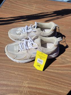 Avia Sneakers Size 8.5 New with Tags