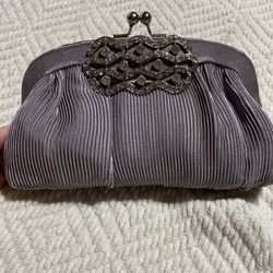 Beautiful silver rhinestone embellished clutch purse!