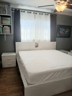 King Bed With 2 Nightstands And Mattress