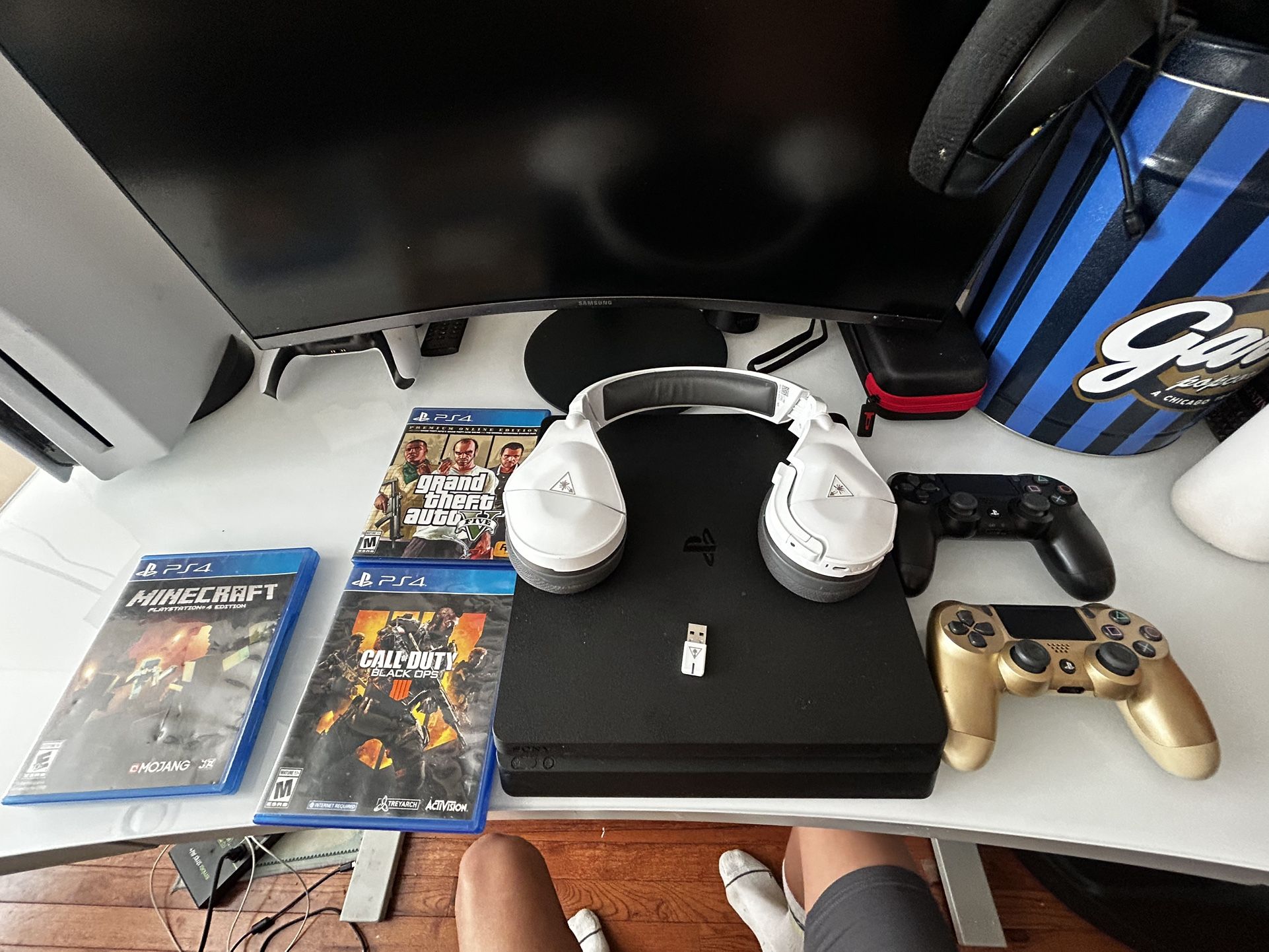 PS4