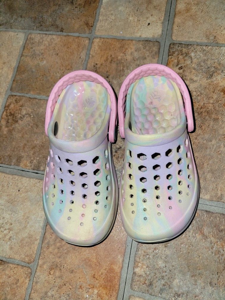 LITTLE Girls Joybee Crocs Size 10/12