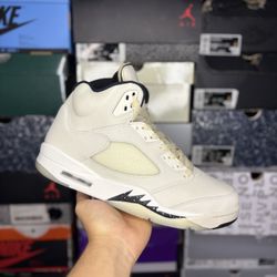 Size 10.5M - Jordan 5 “Sail” 