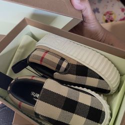 Brand New Burberry Size 5 Shoes 