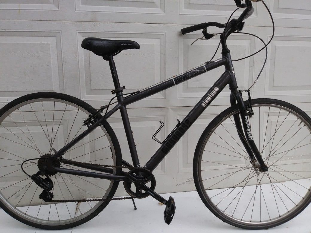 20 in MONGOOSE PAVER HYBRID COMMUTER BICYCLE for Sale in