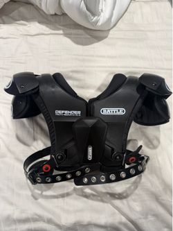 Battle Defender Youth Medium Football Shoulder Pads – Great Condition