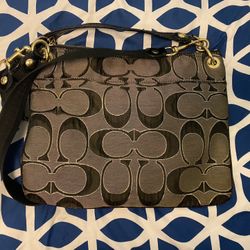 Coach Hands Free Bag Asking $60