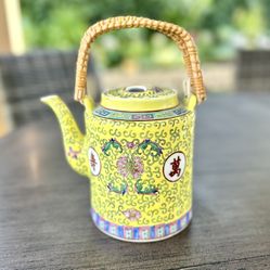 Beautiful vintage Chinese Yellow Mun Shou Longevity Pattern Porcelain Teapot