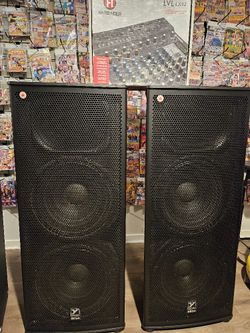 Bocinas Amplificadas Marca Yorkville 4 15" 2400 Watts Cada Una E