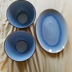 2 serving bowls with platter