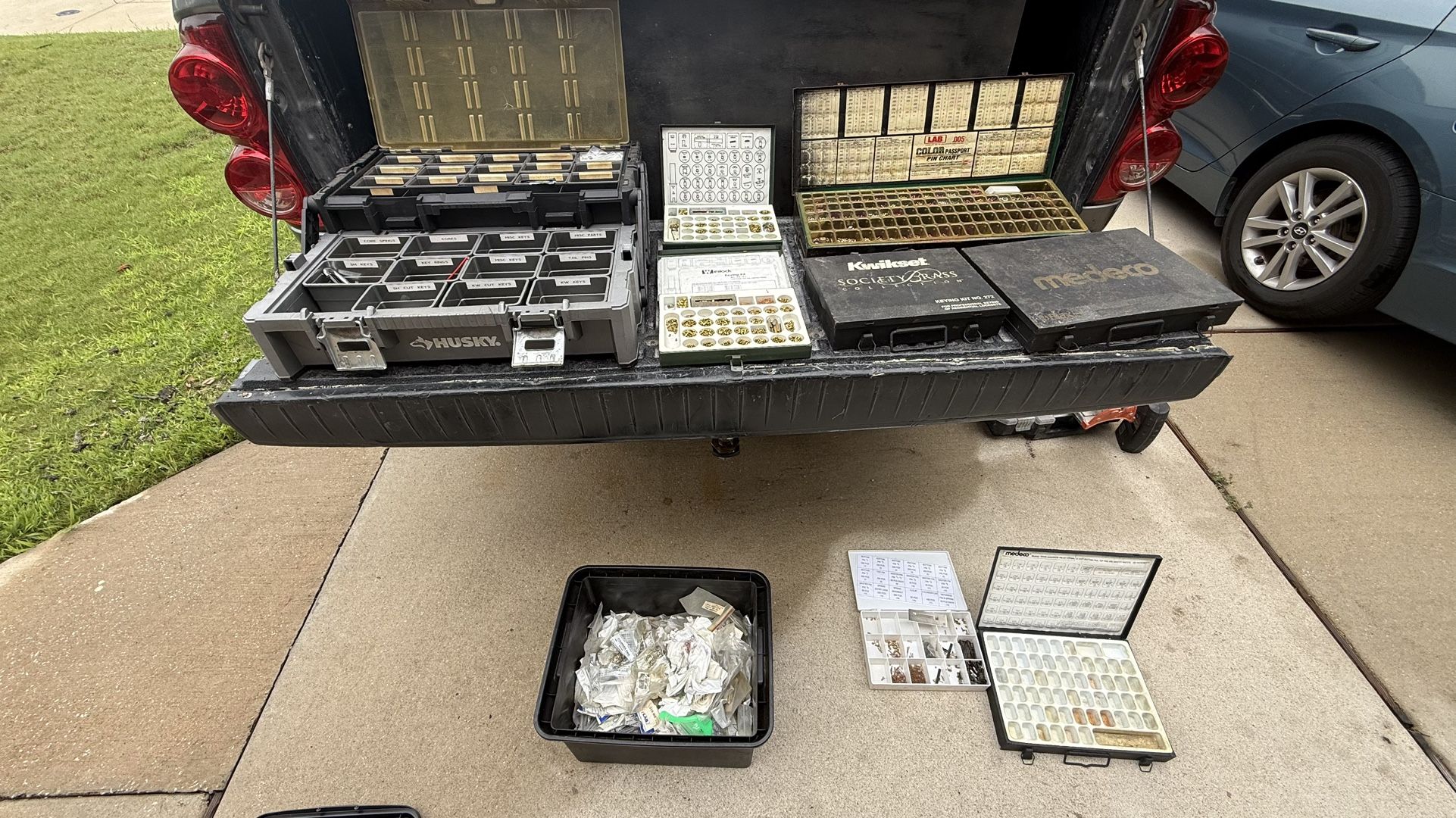 LAB brand Color Passport Pin Kit